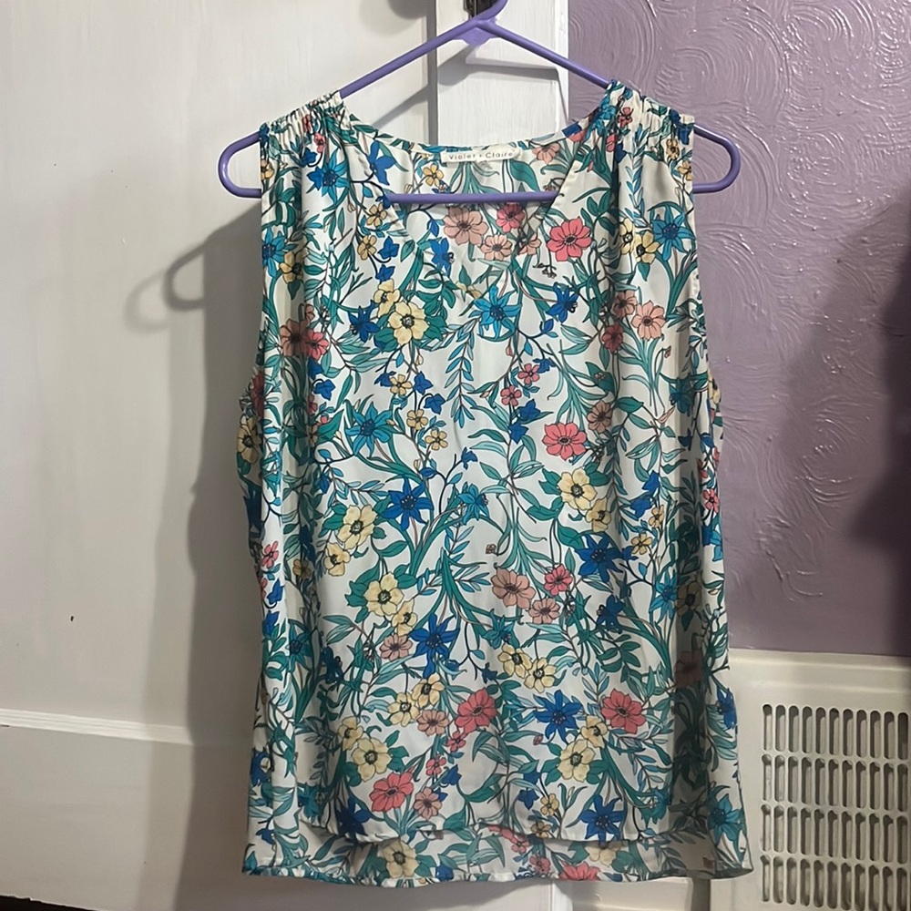 Floral white v neck sleeveless top size large